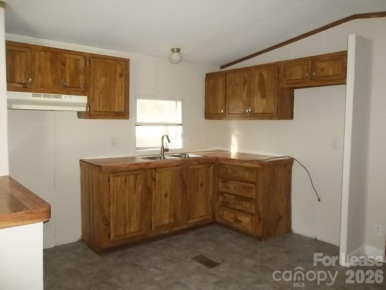 150 Thornwood Ln - Photo 2 of 8