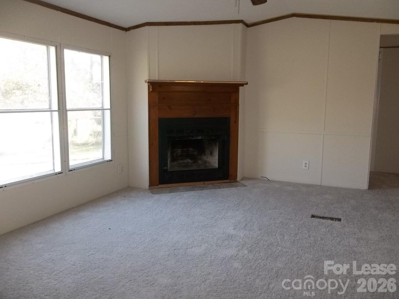 150 Thornwood Ln - Photo 3 of 8