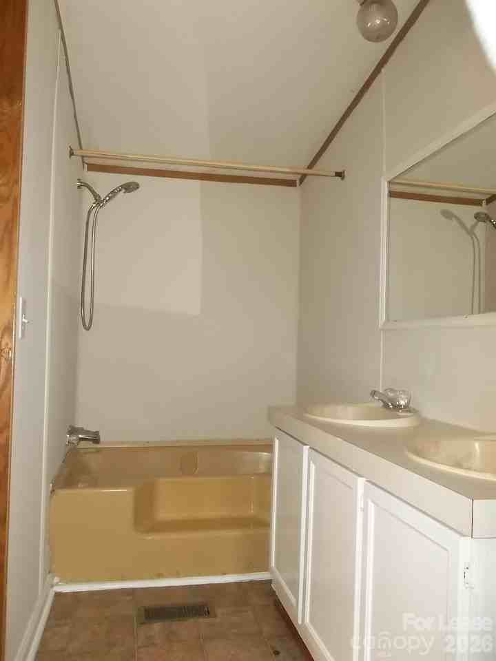 150 Thornwood Ln - Photo 6 of 8