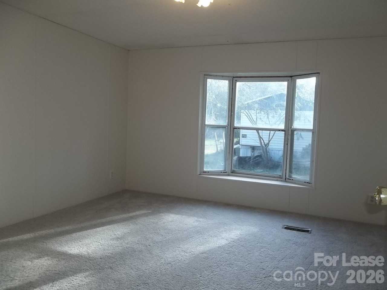 150 Thornwood Ln - Photo 7 of 8