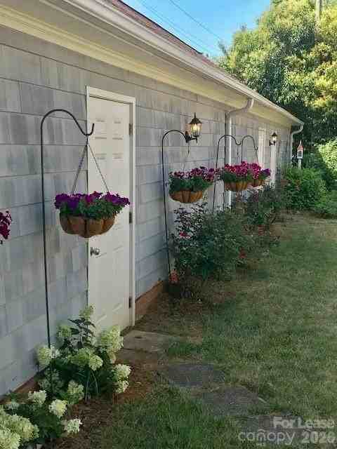 1907 Charlotte Dr - Photo 5 of 36