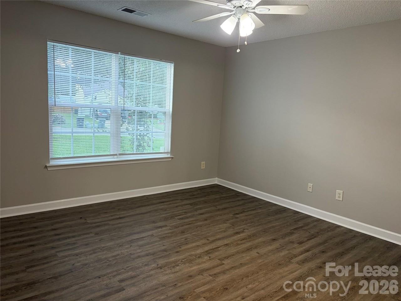 4924 Aldersbrook Dr - Photo 4 of 33