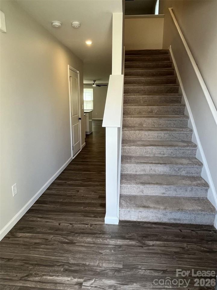 4320 Bowline Dr - Photo 3 of 32
