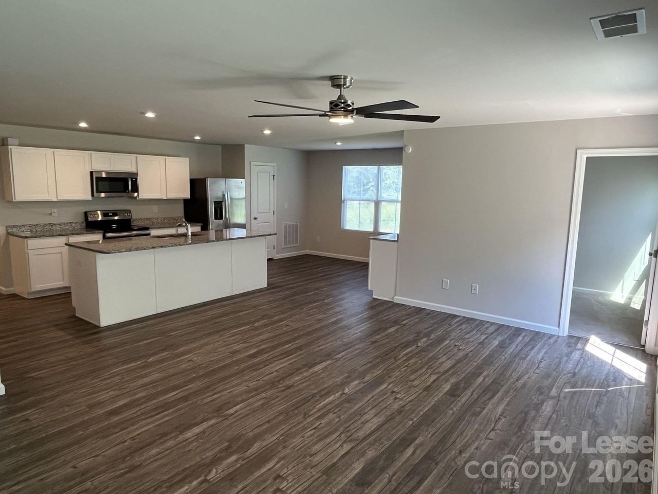 4320 Bowline Dr - Photo 6 of 32
