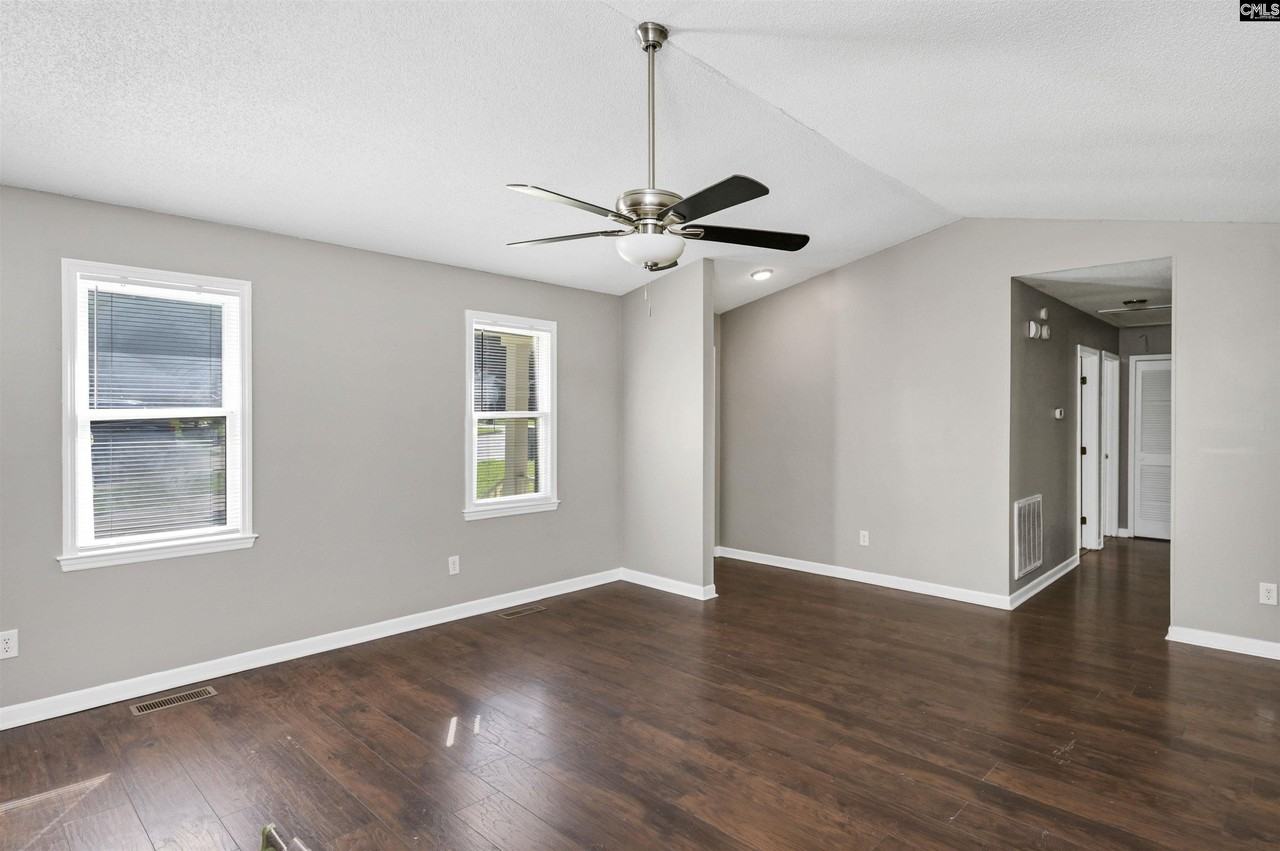14 Highgate Ct - Photo 7 of 33