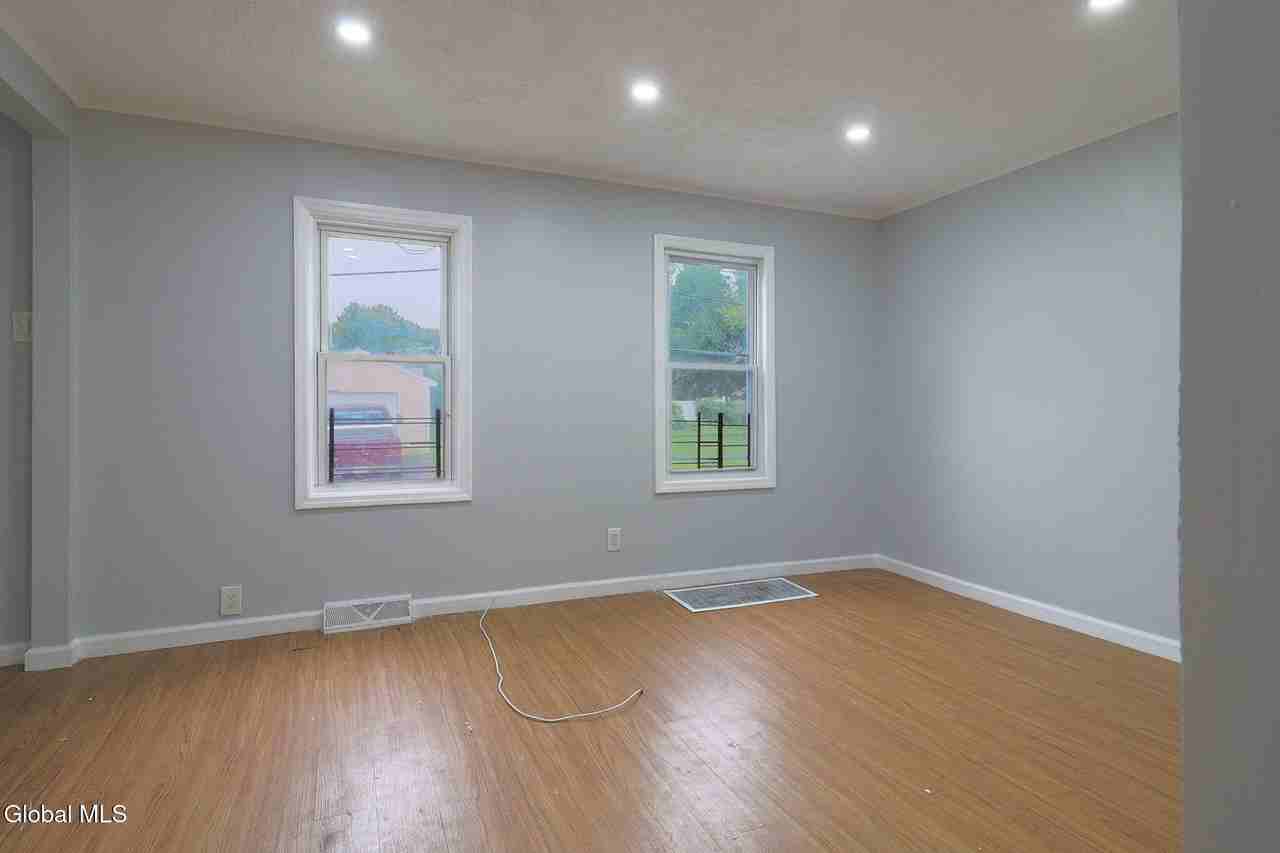 111 Duane Ave #1 - Photo 4 of 18