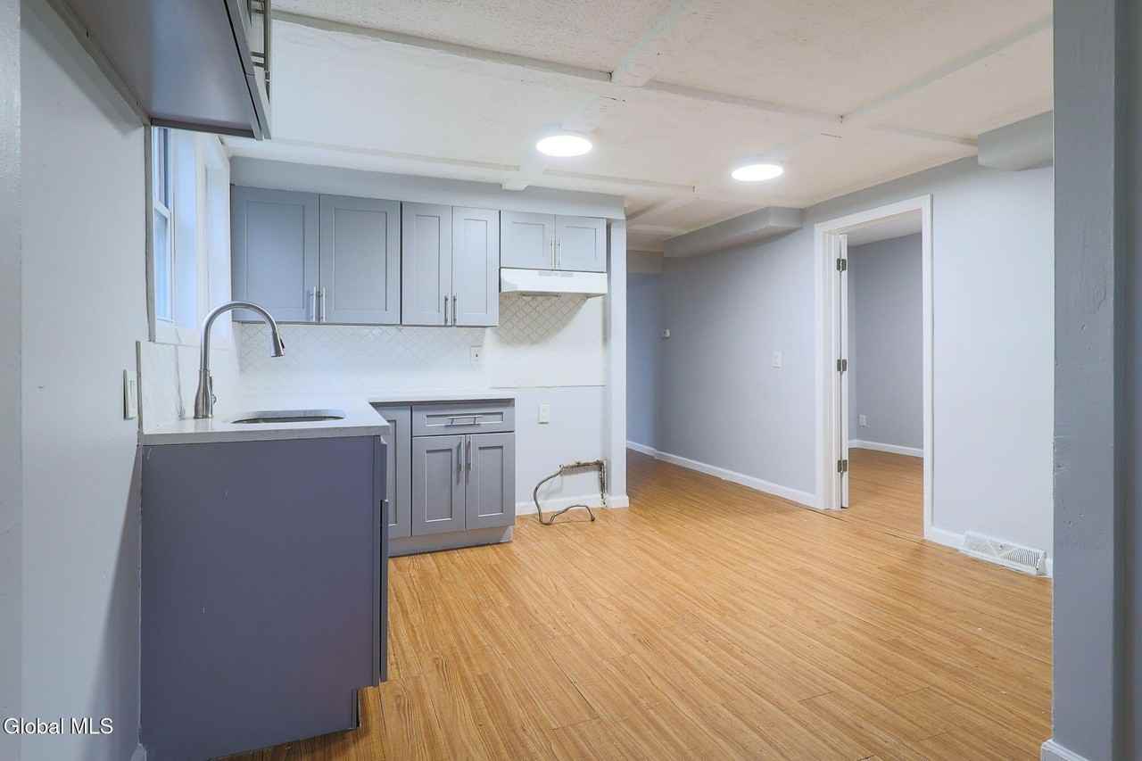 111 Duane Ave #1 - Photo 5 of 18