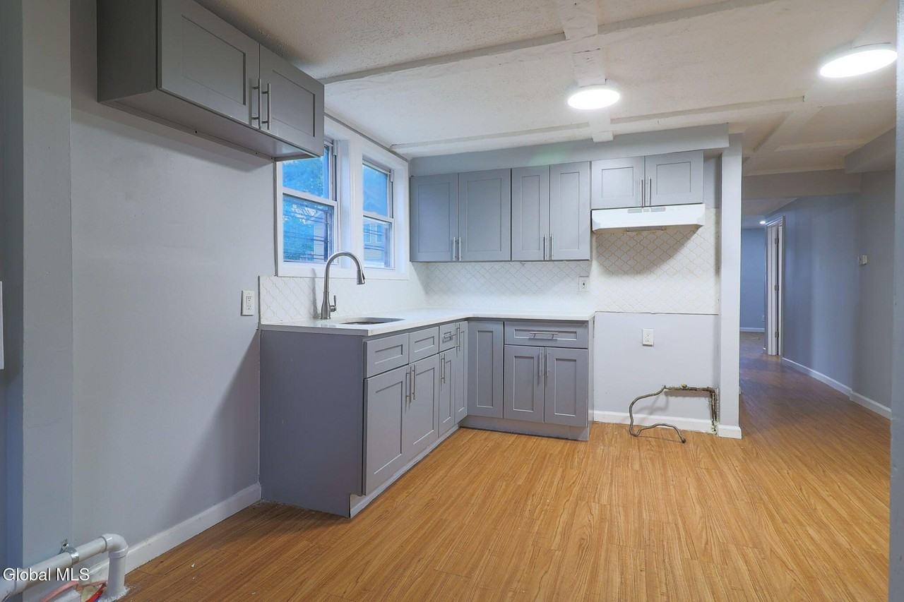 111 Duane Ave #1 - Photo 6 of 18