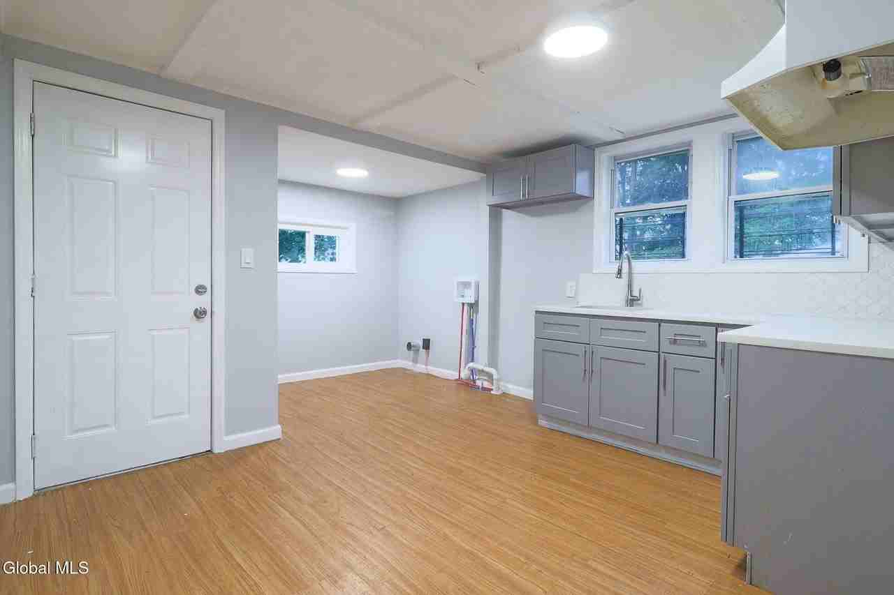 111 Duane Ave #1 - Photo 7 of 18