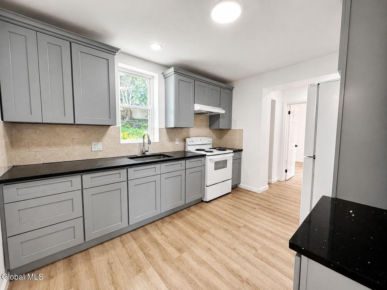 13 Kimball St - Photo 4 of 13