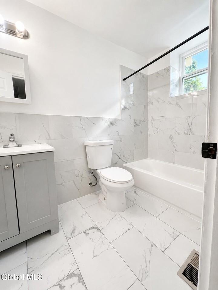 13 Kimball St - Photo 6 of 13