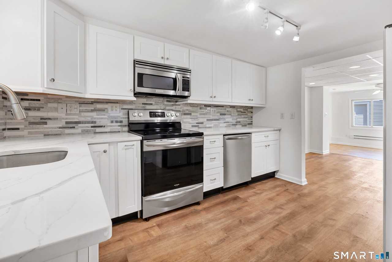 41 Frisbie St - Photo 5 of 23