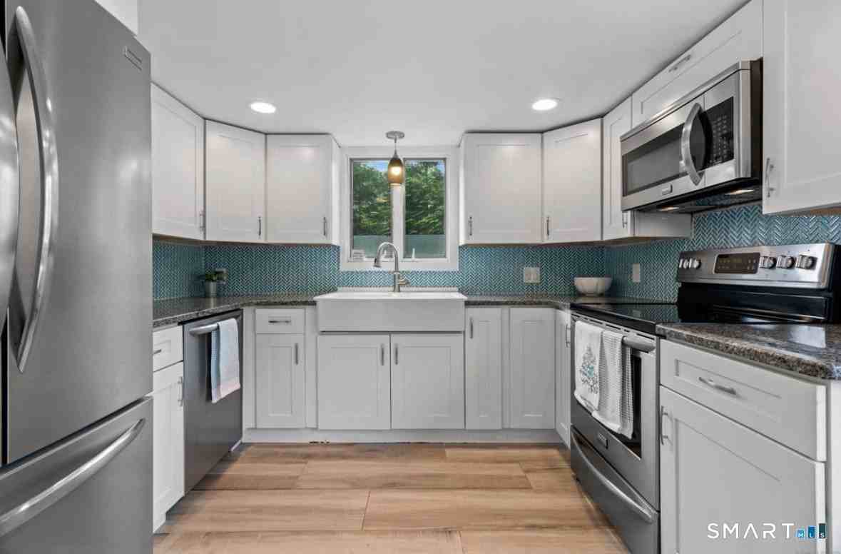 37 Prospect St - Photo 5 of 6