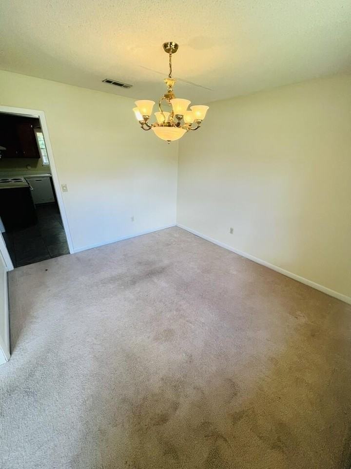 706 Canterbury Dr - Photo 4 of 12