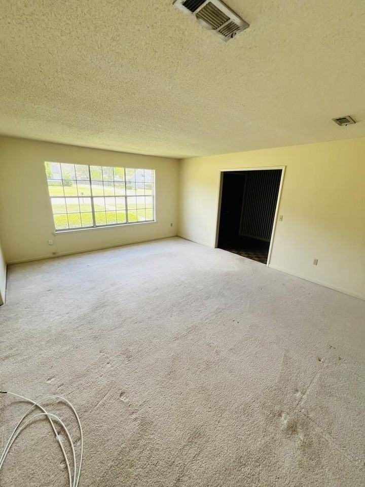 706 Canterbury Dr - Photo 5 of 12
