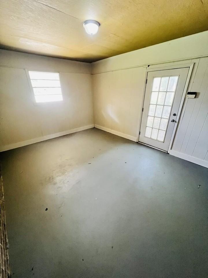 1700 Westover Dr - Photo 2 of 11