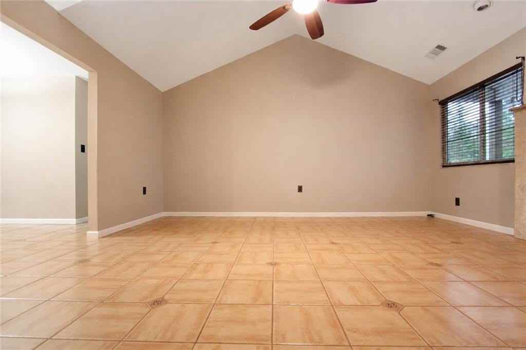 1825 Skyline Dr - Photo 4 of 41