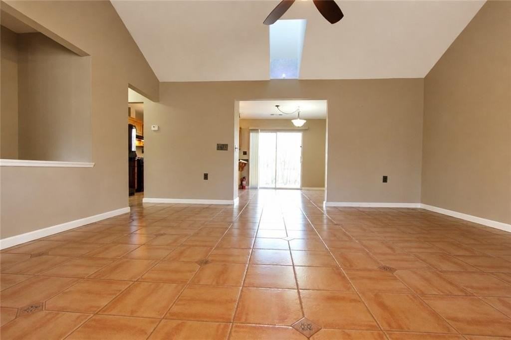 1825 Skyline Dr - Photo 6 of 41