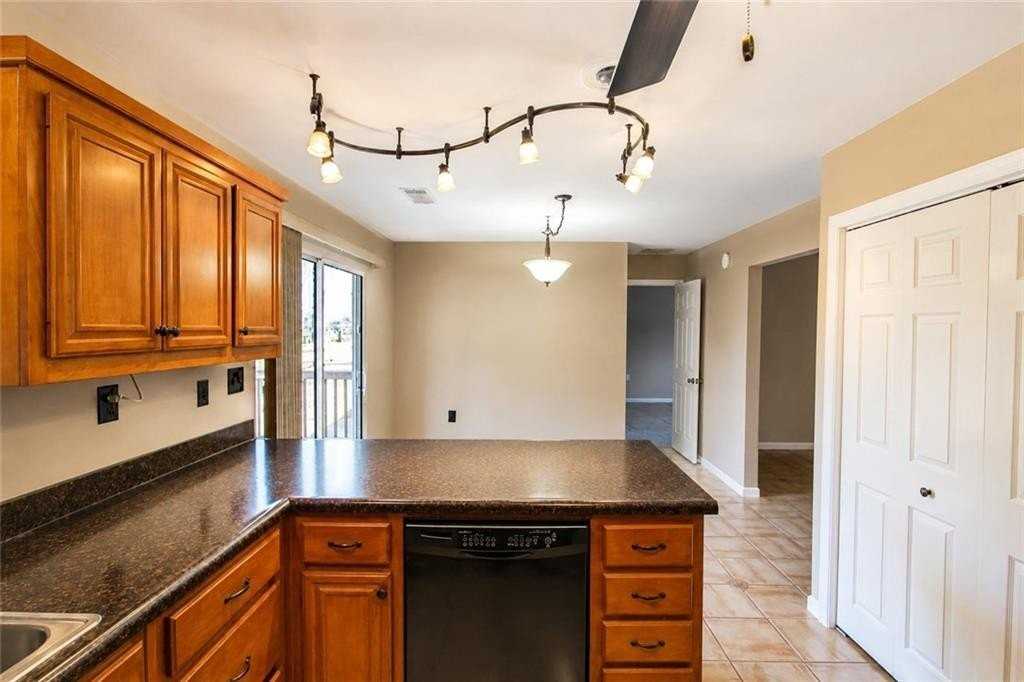 1825 Skyline Dr - Photo 7 of 41