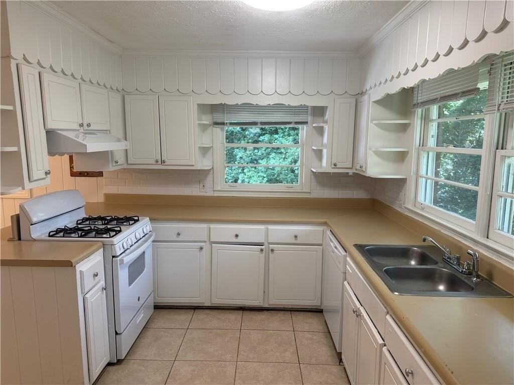 1936 Fort Valley Dr Sw - Photo 2 of 17