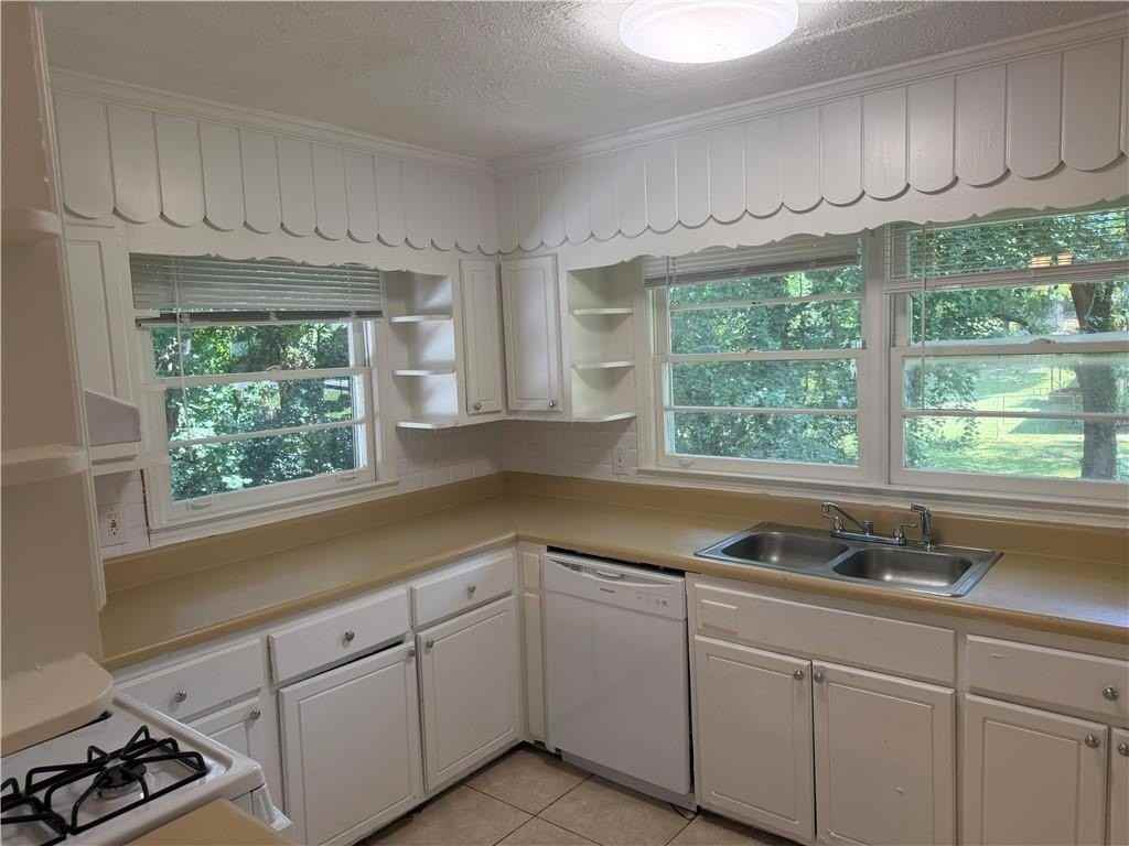 1936 Fort Valley Dr Sw - Photo 3 of 17