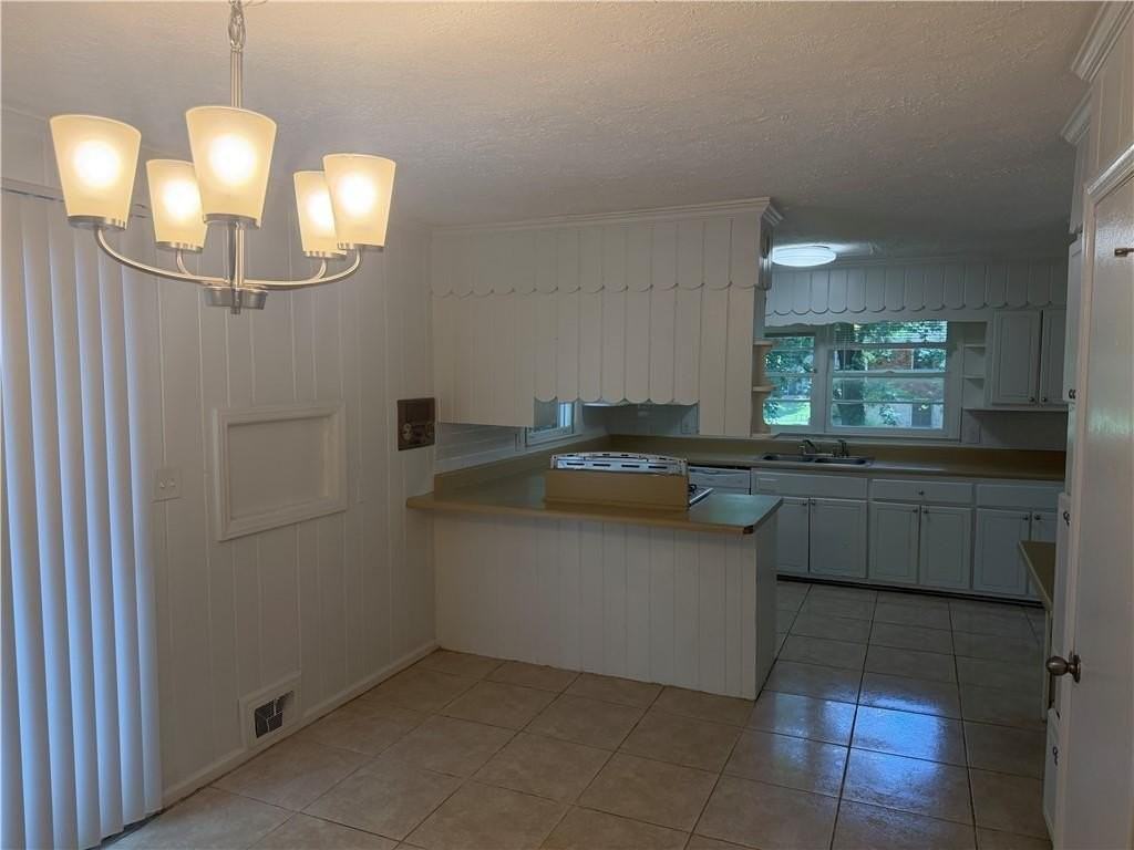1936 Fort Valley Dr Sw - Photo 5 of 17