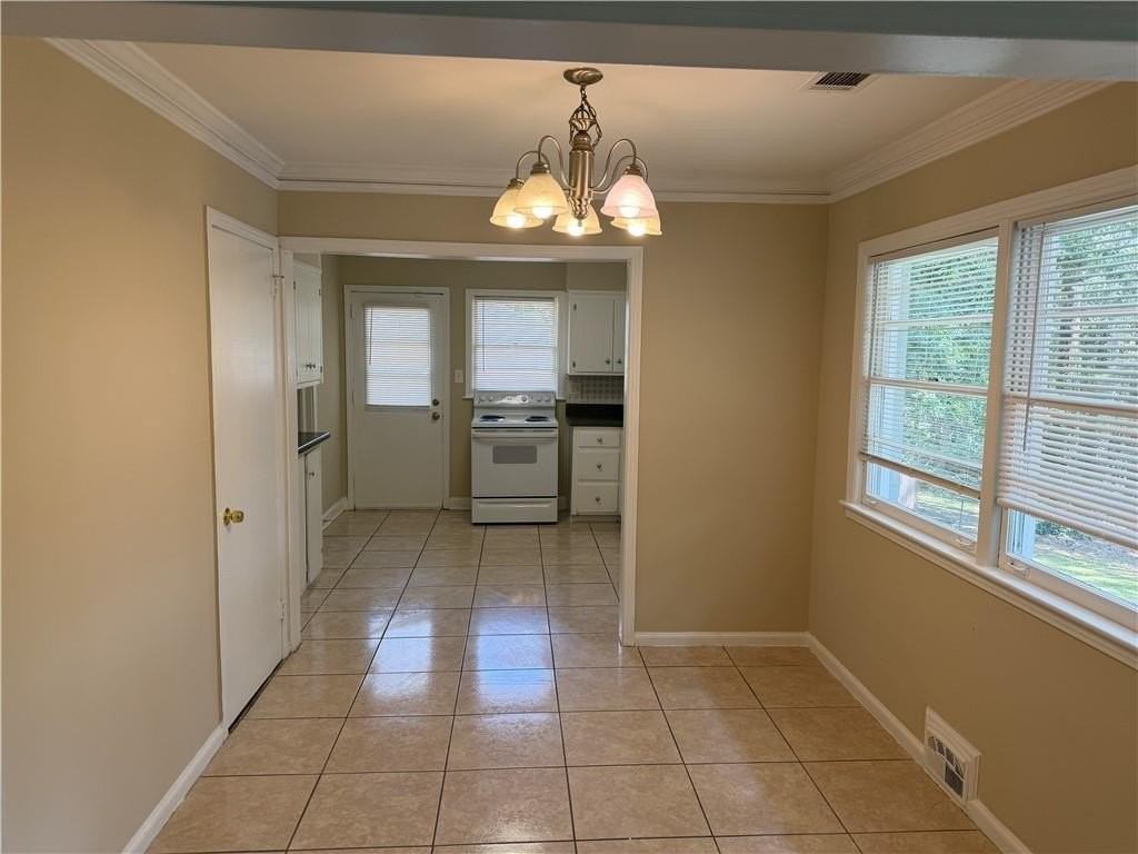 2298 Bryant Dr - Photo 5 of 18