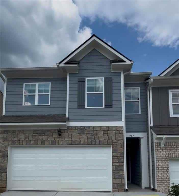 471 Stoneybrook Dr - Photo 2 of 9