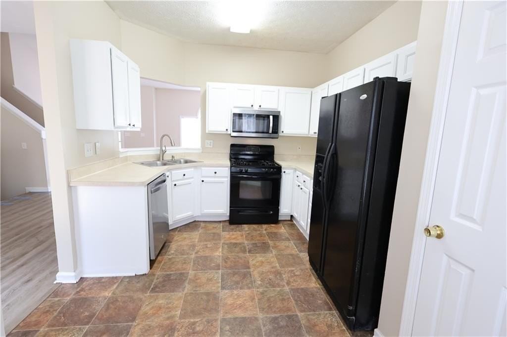3044 Lake Park Trl - Photo 5 of 30