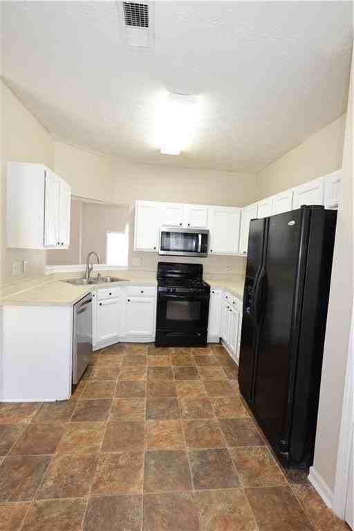 3044 Lake Park Trl - Photo 6 of 30