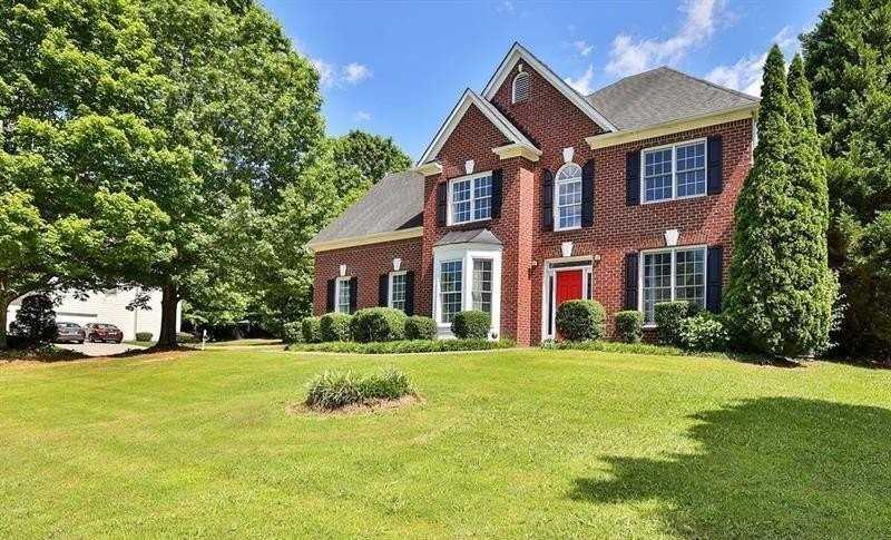 3520 Mystic Dr - Photo 2 of 32