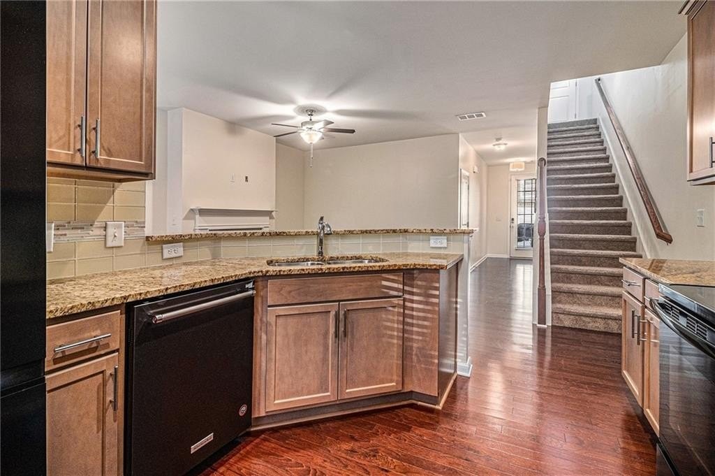 5004 Longview Walk - Photo 4 of 15