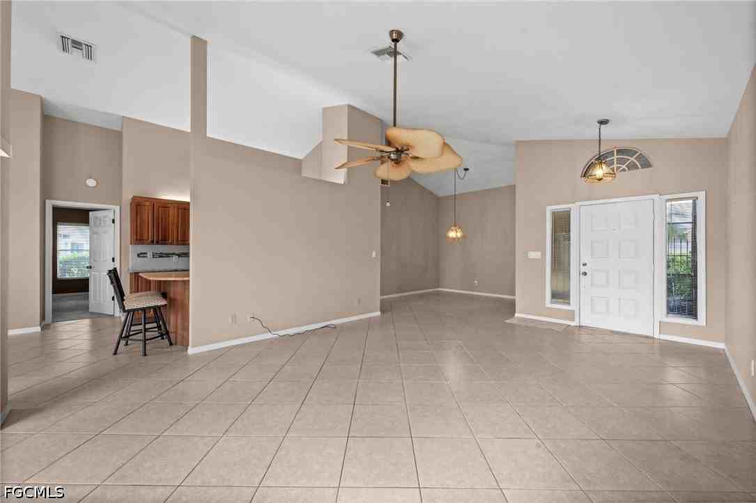 13648 Admiral Ct - Photo 3 of 32