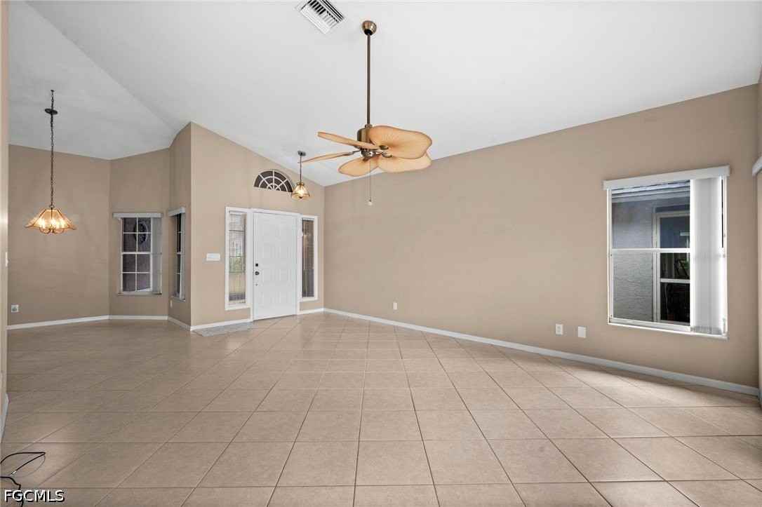 13648 Admiral Ct - Photo 4 of 32