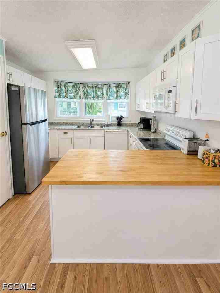 10401 Circle Pine Rd - Photo 3 of 17