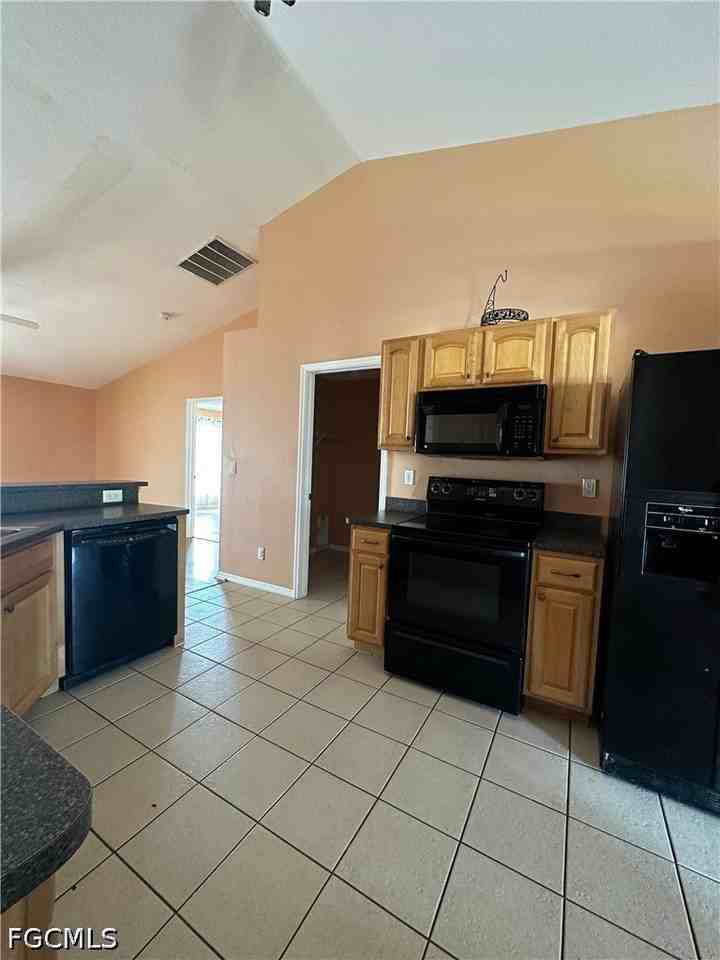 613 Nw 7th Ave - Photo 7 of 19