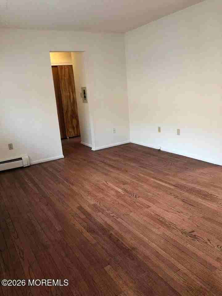 400 Sairs Ave - Photo 5 of 8
