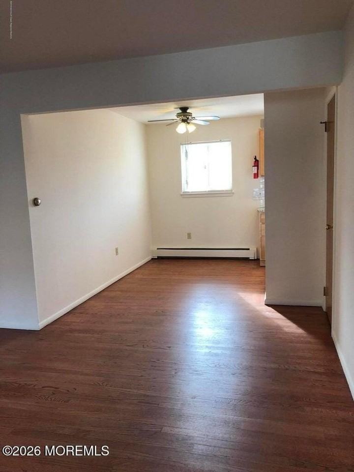 400 Sairs Ave - Photo 6 of 8