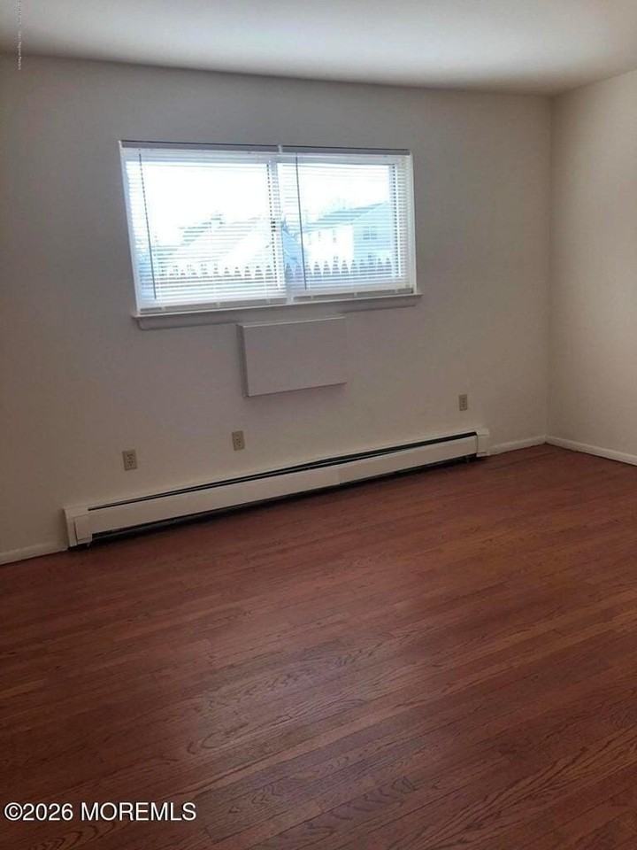 400 Sairs Ave - Photo 7 of 8