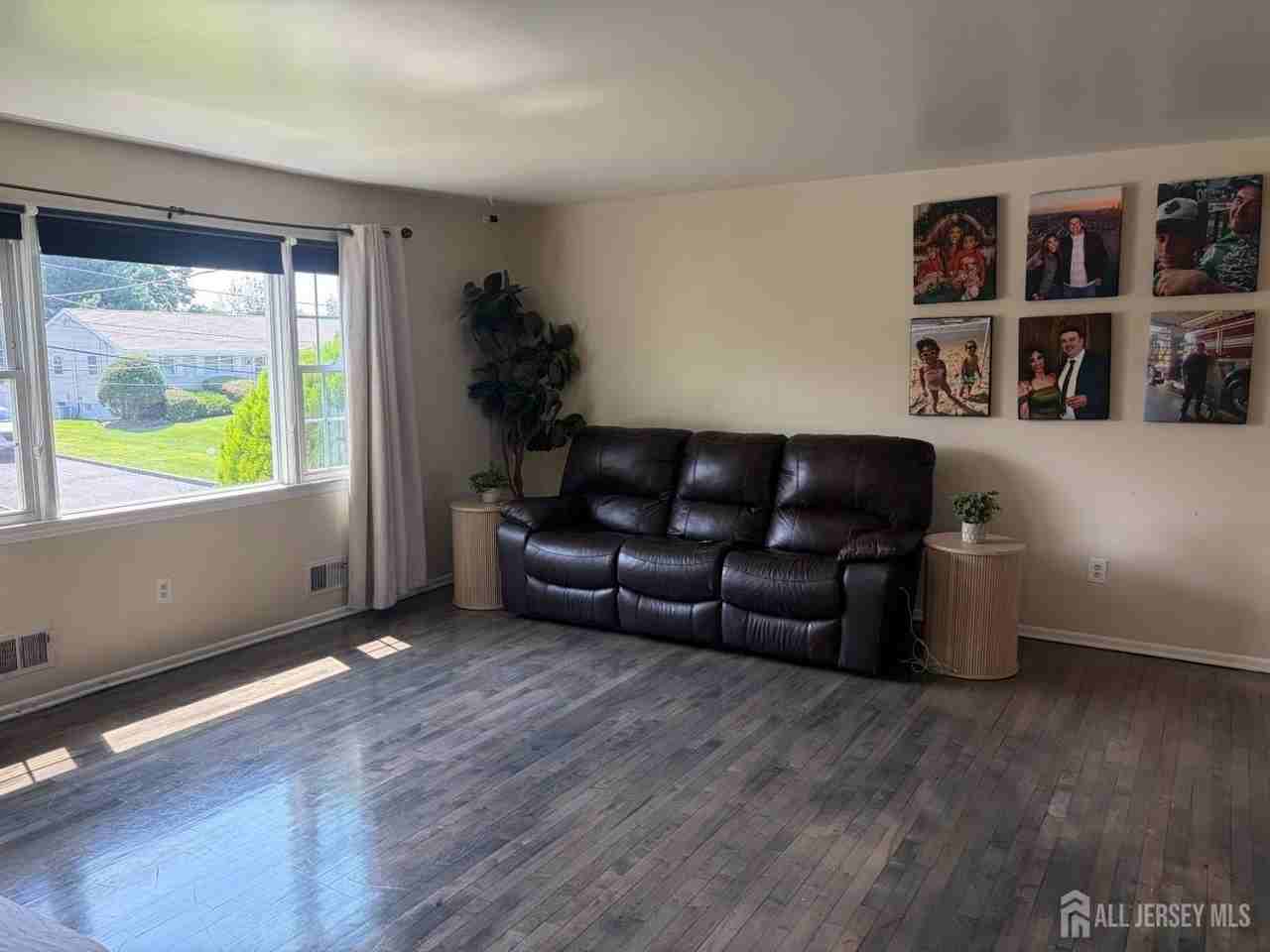 116 Lafayette Pl - Photo 2 of 13