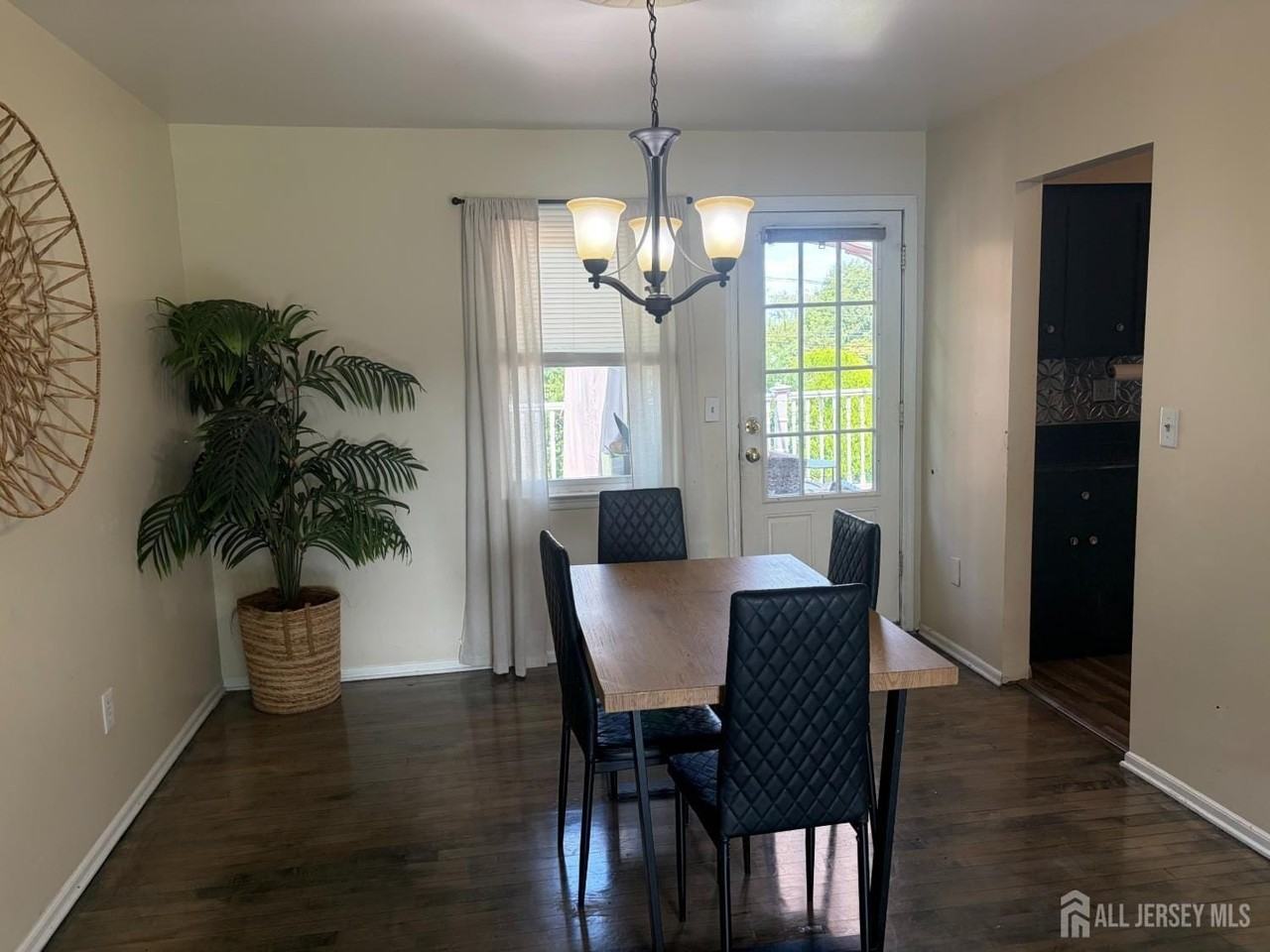 116 Lafayette Pl - Photo 3 of 13