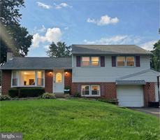 featured image of 2176 Meadowview Dr