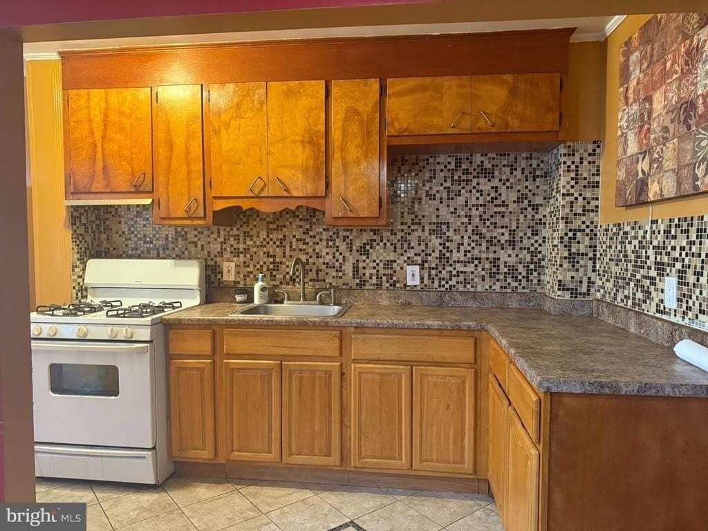 517 Hampden Rd - Photo 3 of 9