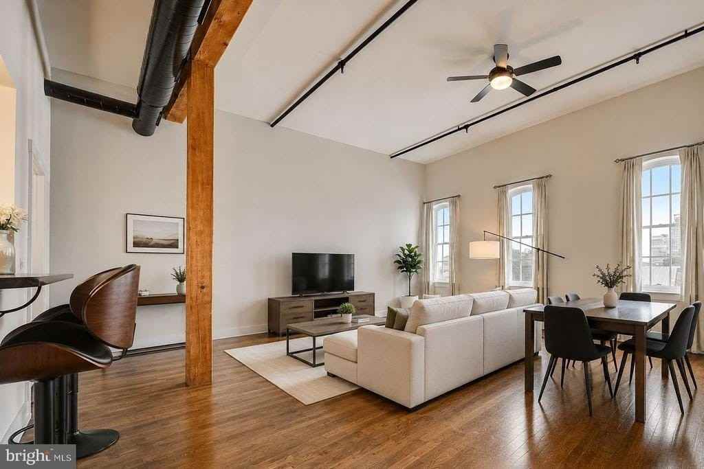 20515 Cuthbert St - Photo 5 of 21
