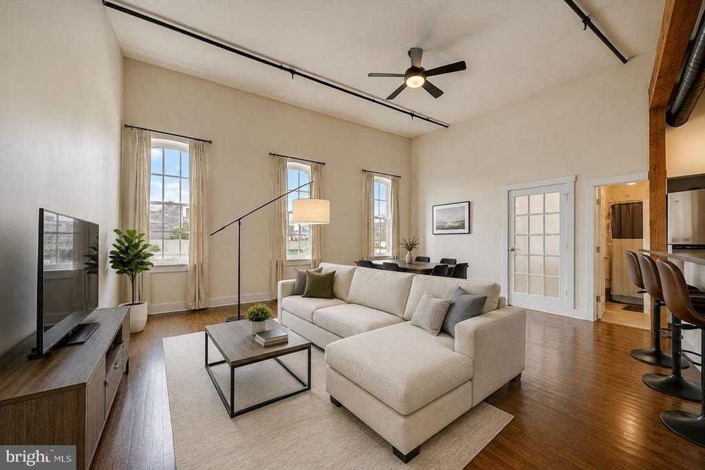 20515 Cuthbert St - Photo 6 of 21