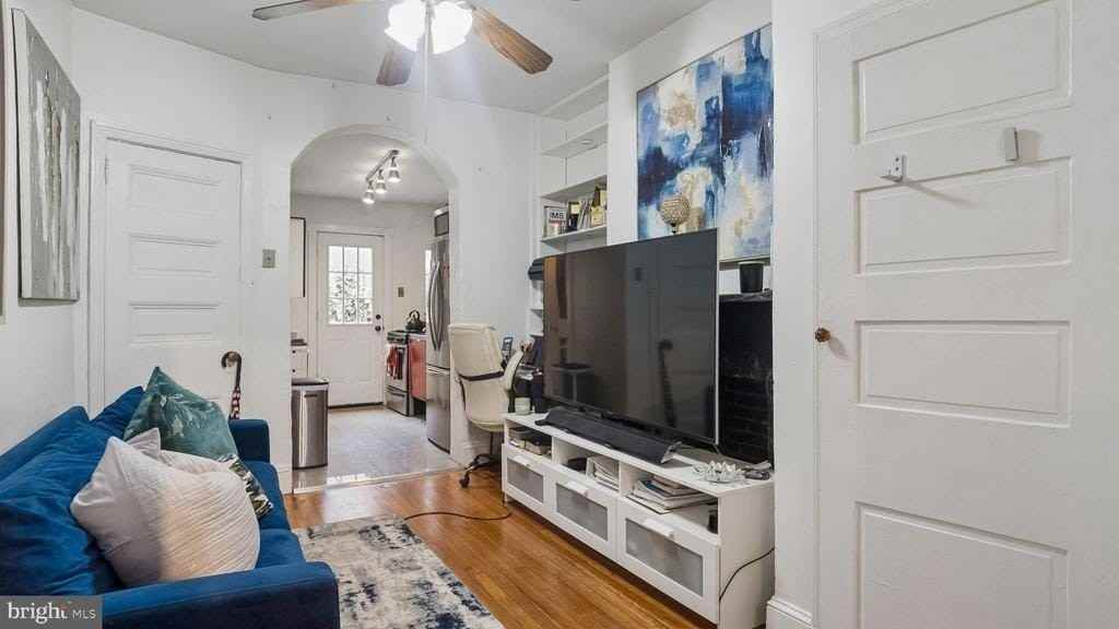 320 S Juniper St - Photo 5 of 31