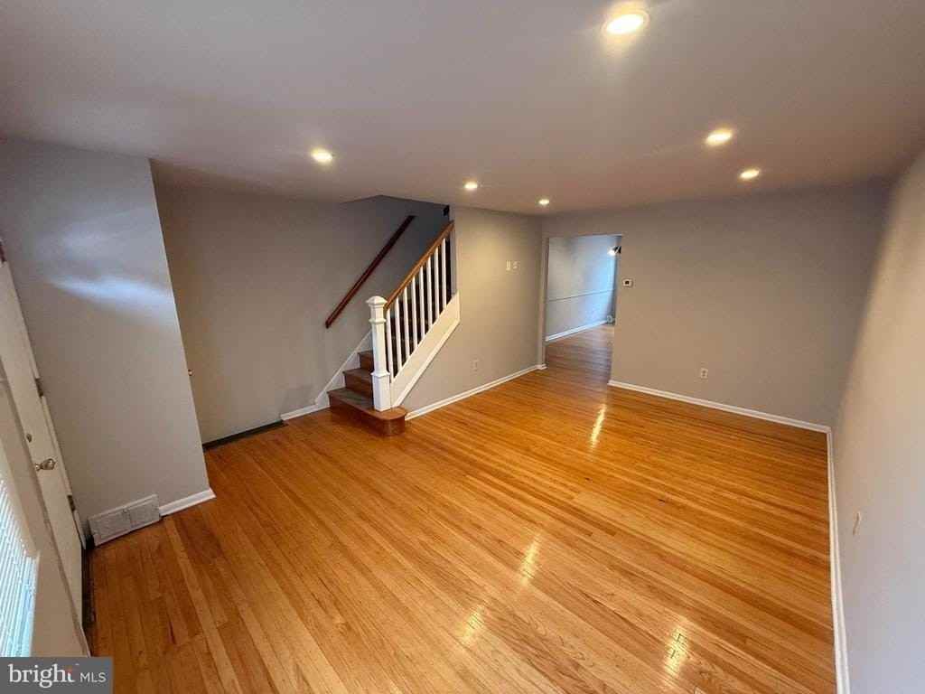 320 Ripka St - Photo 4 of 29