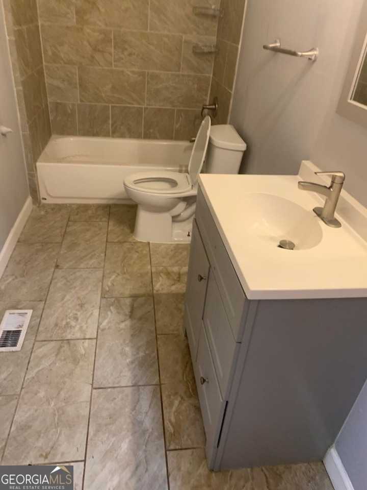 2138 Donald Lee Hollowell Pkwy Nw - Photo 2 of 5