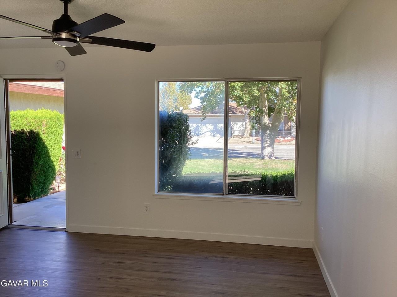 2206 W Avenue K14 - Photo 2 of 12