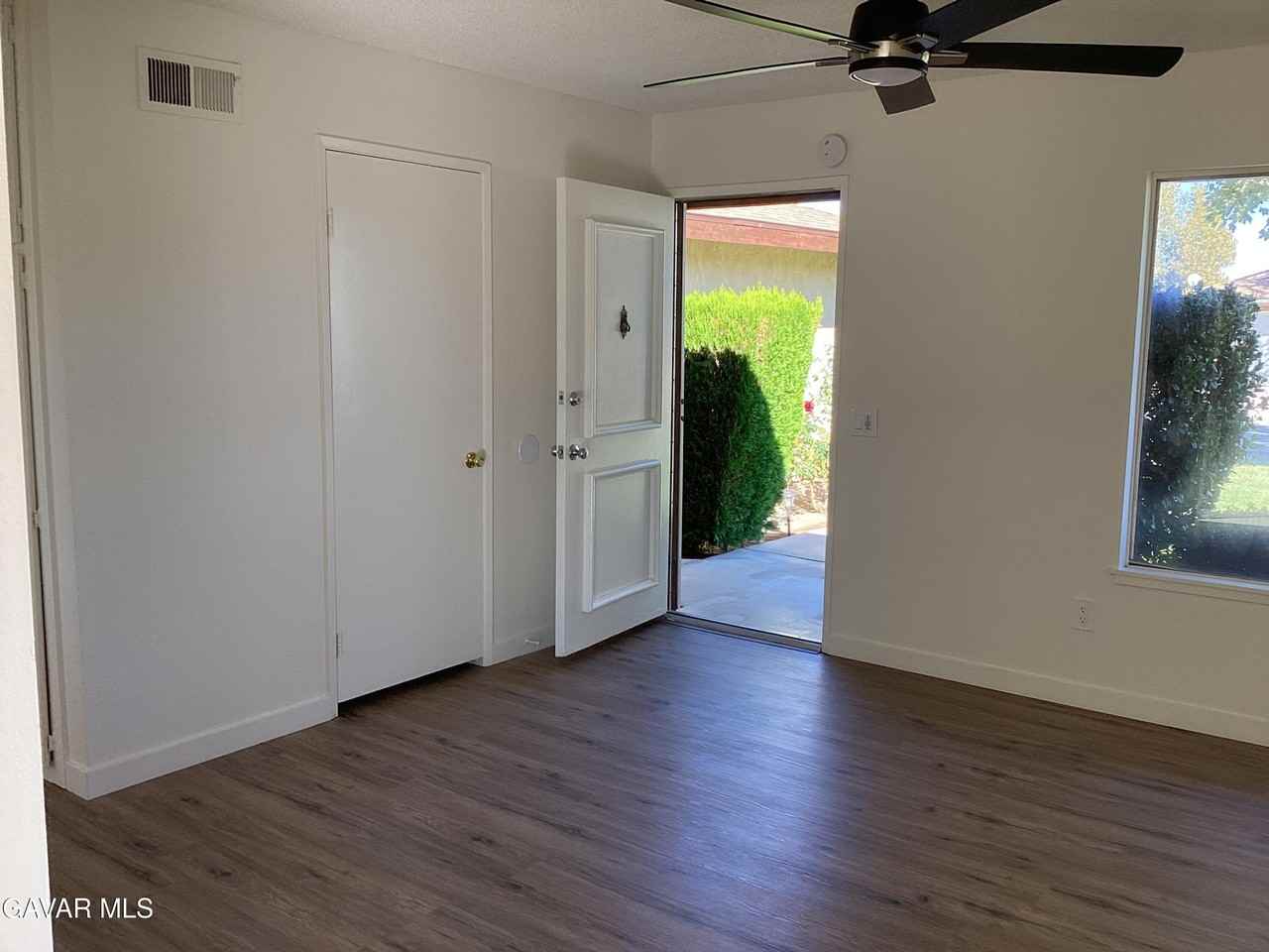 2206 W Avenue K14 - Photo 3 of 12